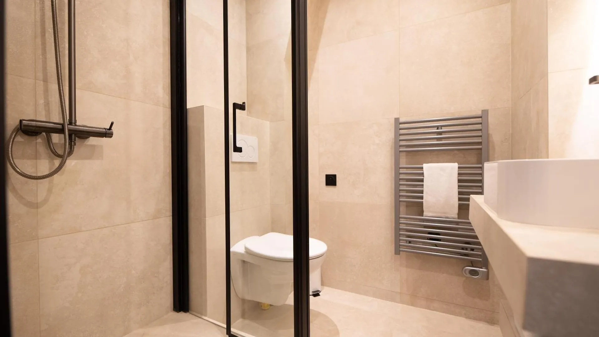 Lovely Apartment Near Canal St Martin Paris France